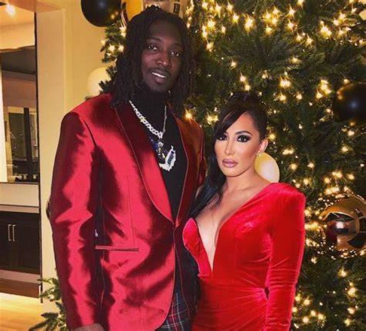 DeMarcus Lawrence is Married to Wife Sasha Lawrence. Kids Damari