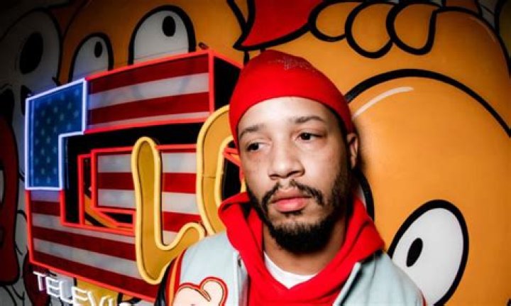 Detroit rapper VEEZE shares new video single "GOMD" Remixd Magazine