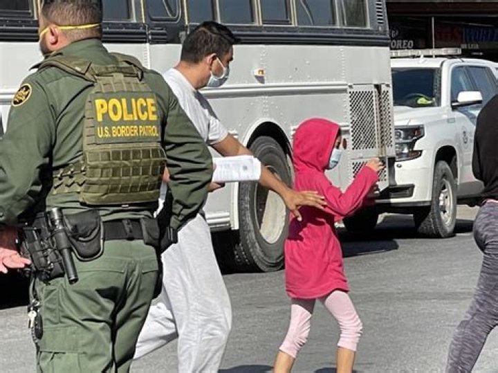 DHS continues releasing busloads of migrants at overcrowded shelter