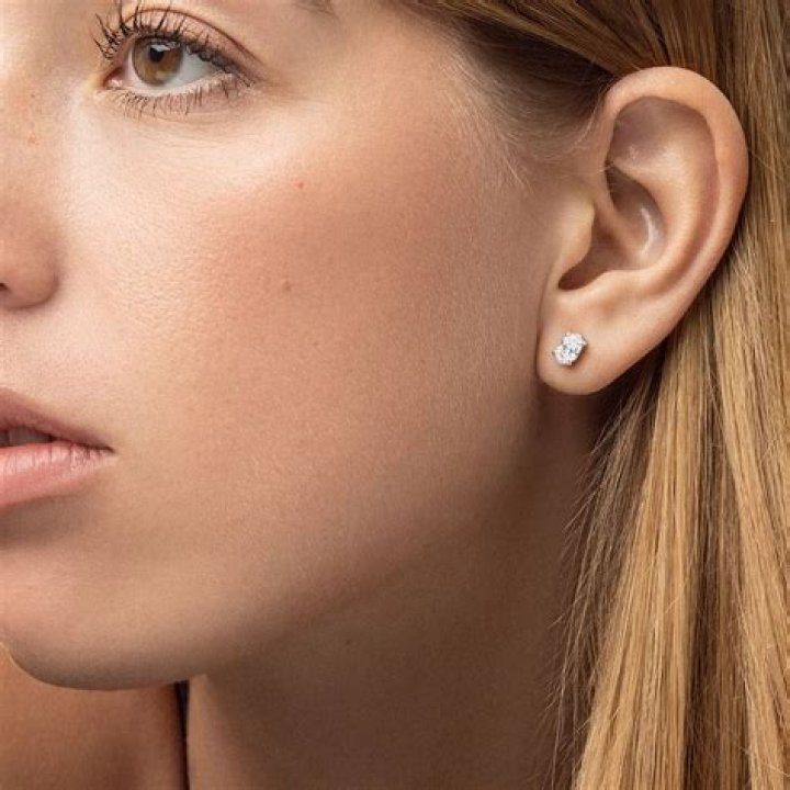diamond ear stud