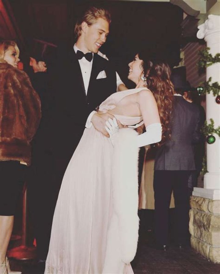 Did Austin Butler Dump Vanessa Hudgens? Just For THIS Reason? Enstars