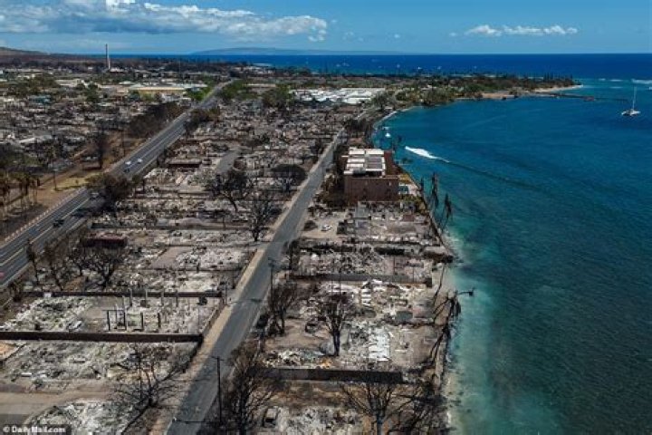 Did Royal Lahaina hotel burn down? 1