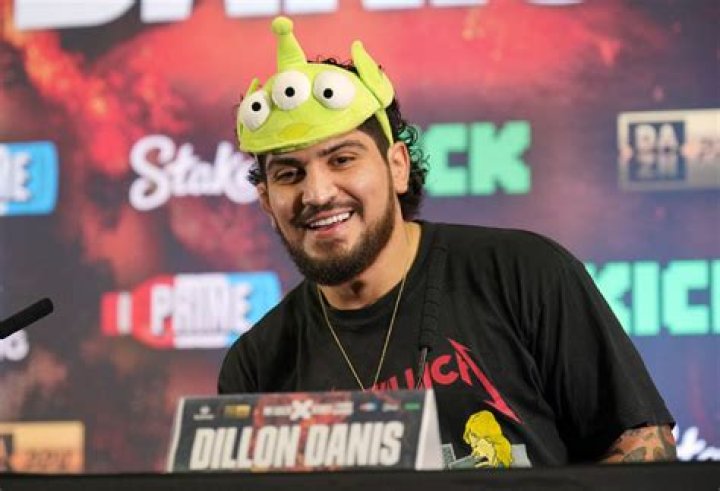 Dillon Danis 2023 Girlfriend, net worth, tattoos, smoking & body facts