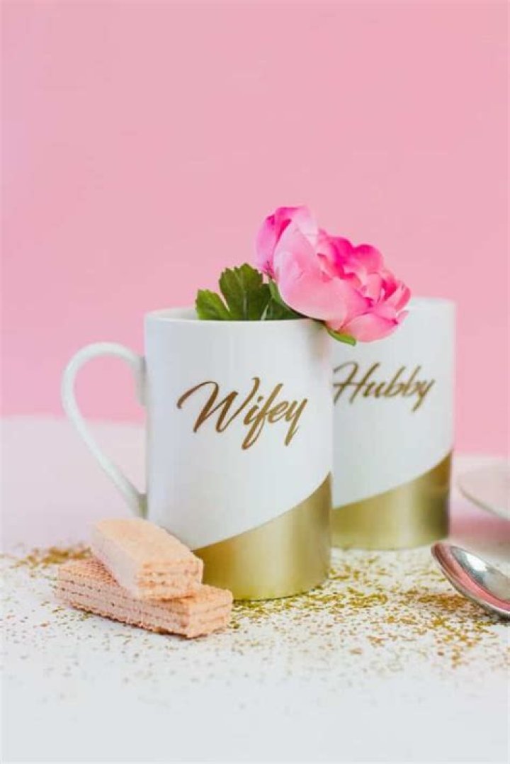 DIY WIFEY AND HUBBY MUGS! THE PERFECT HANDMADE GIFT FOR BRIDE AND GROOM