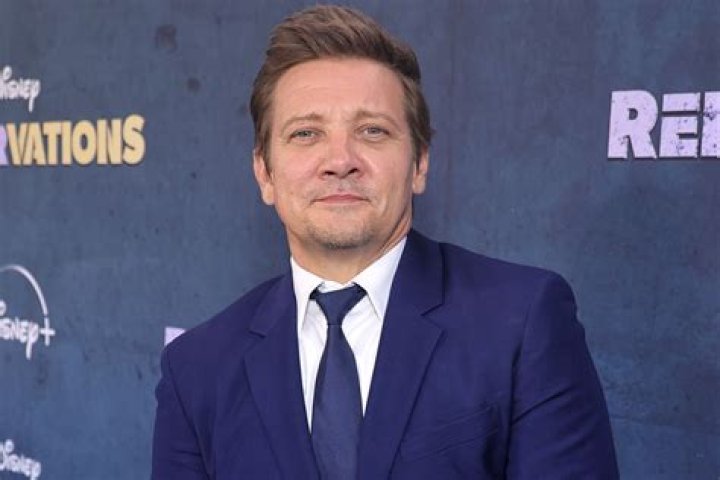 Does Jeremy Renner Have Cancer? Smoking Rumors