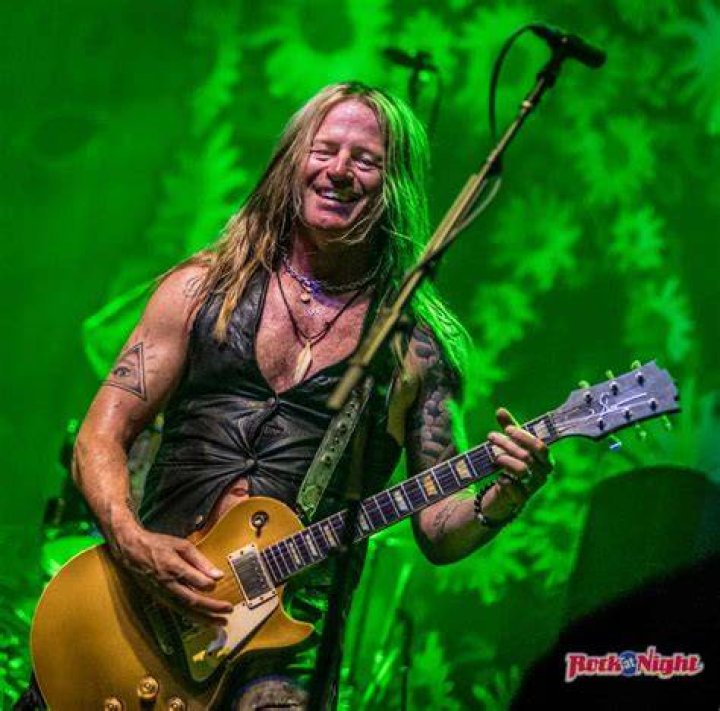 DOUG ALDRICH Talks New BURNING RAIN Album, DEAD DAISIES, Working with