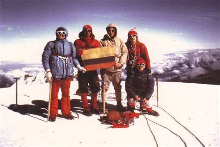 Dr Mosquera climbinhg Ilinuza Sur
