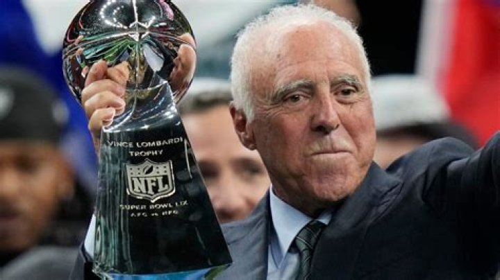 Eagles owner Jeffrey Lurie sounds off on Washington politicians