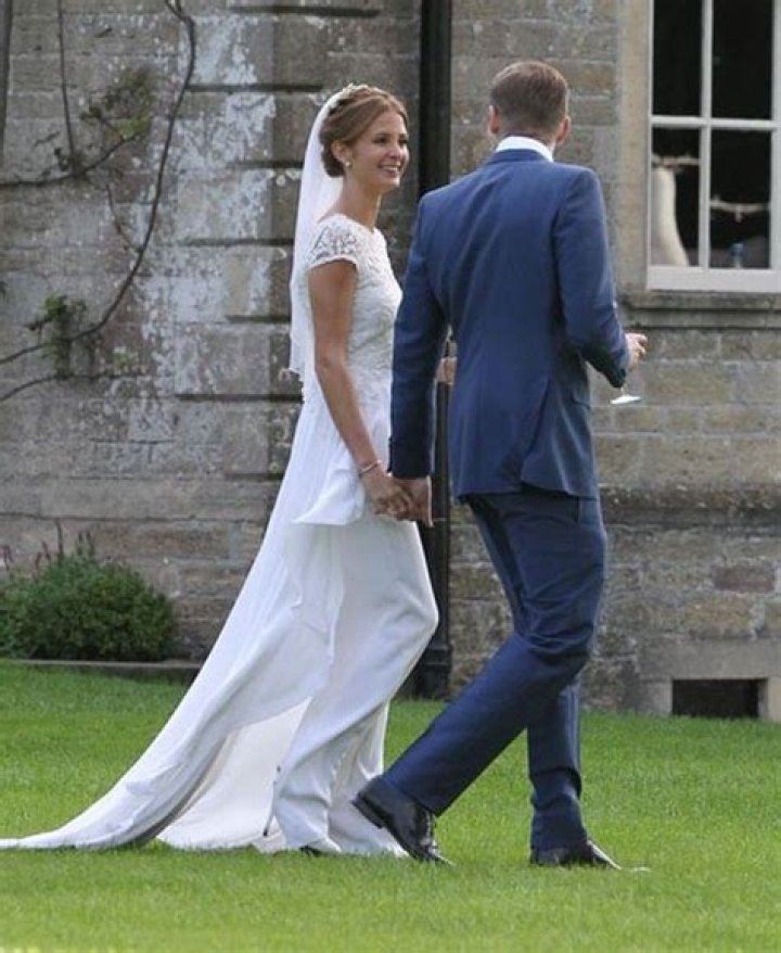 Eddie Redmayne Wife: Hannah Bagshawe Age, Net Worth, Wiki, Height, Birthday, Wedding Dress, Movies, School