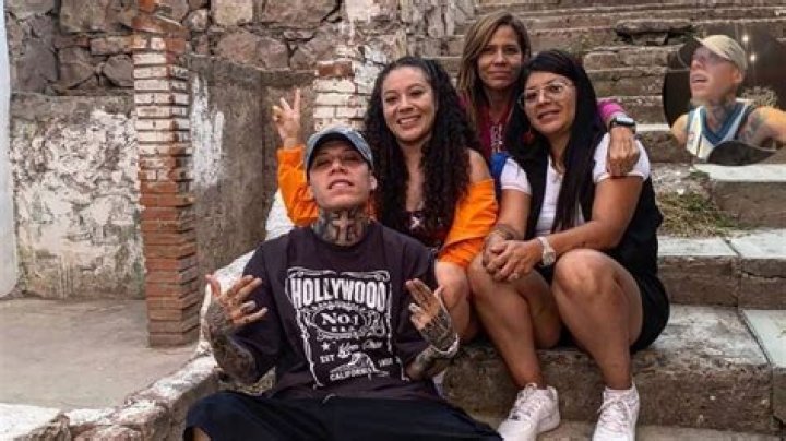 Ellas son las hermanas y mamá de Santa Fe Klan; las presenta por