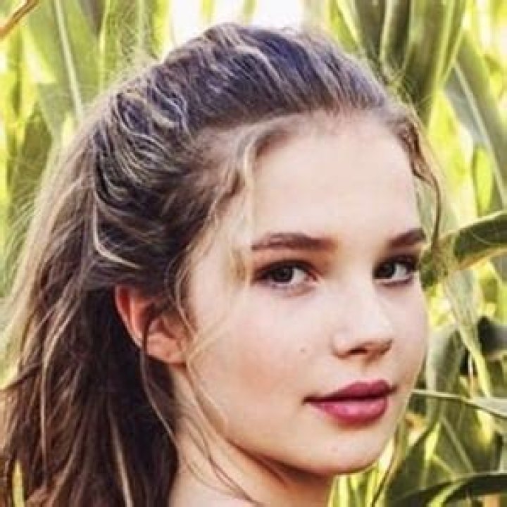Ellie Thumann Age, Bio, Birthday, Family, Net Worth National Today