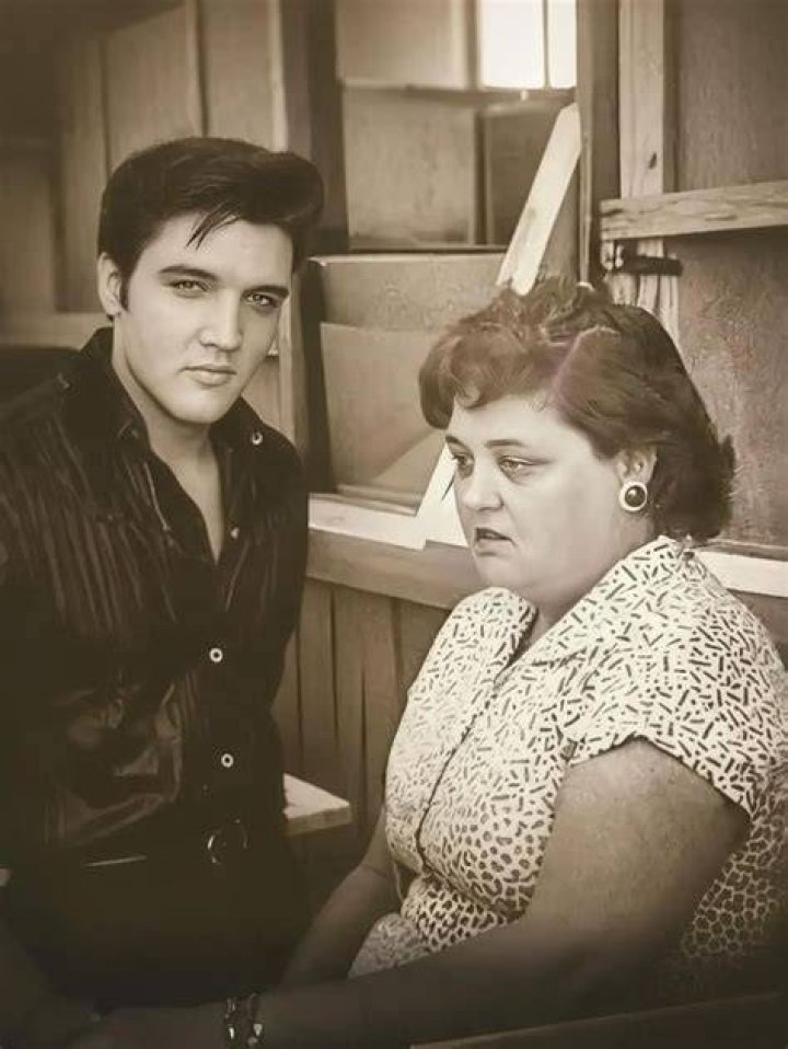Elvis with his mom Elvis presley pictures, Elvis presley, Elvis