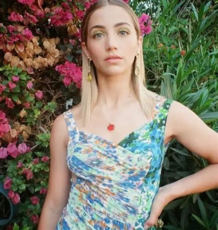 Emily Rudd Bio Wiki, Parents, Family, Siblings, Real Name, Net Worth
