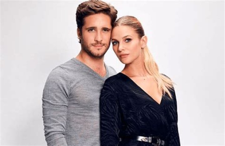 Enamorados El tierno intercambio de Diego y Mayte Rodr&iacute;guez &mdash; FMDOS