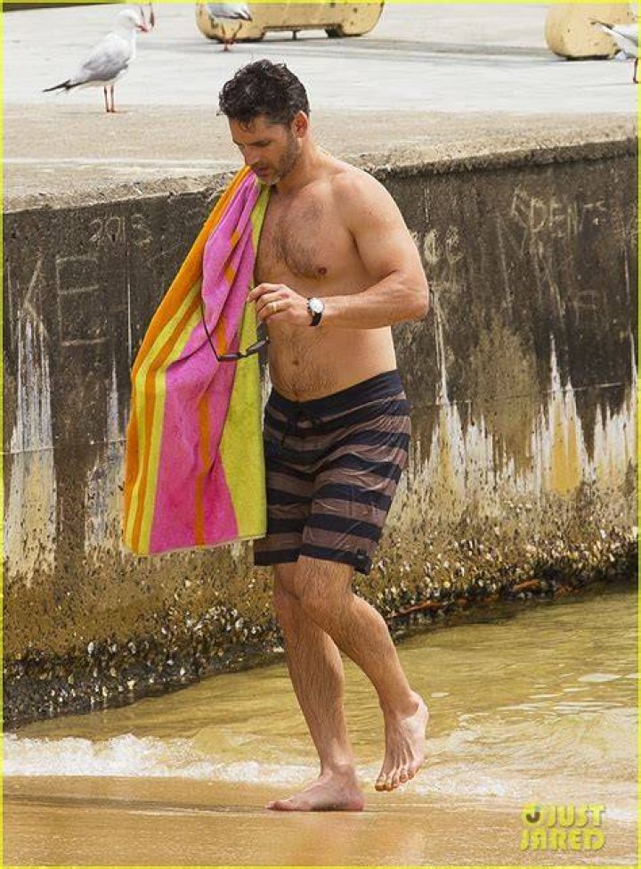 Eric Bana Shows Off Buff Shirtless Body in Melbourne! Photo 3021592 Celebrity Babies, Eric