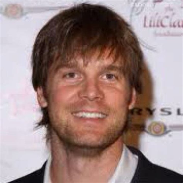Eric Close Bio, Age, Sibling, Net Worth, Married, Wife, Height, Twitter