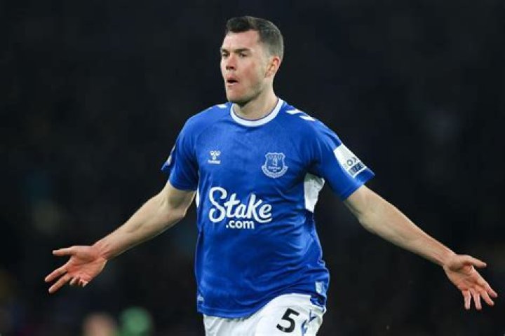 Everton defender Michael Keane needs to be axed v Leicester