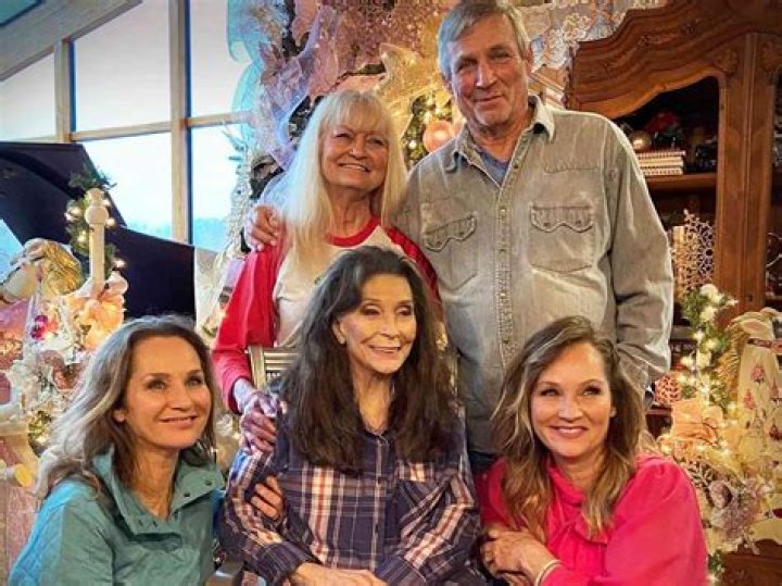 Everything wrapped about Loretta Lynn Husband Her life, marriage, and