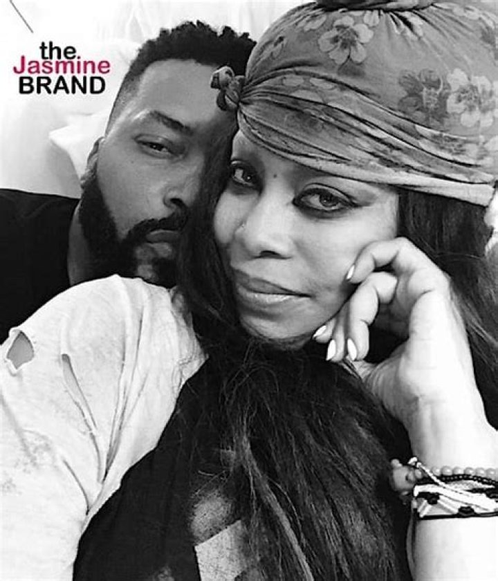 (EXCLUSIVE) Details On Erykah Badu's Mystery Boyfriend, Carl Jones theJasmineBRAND