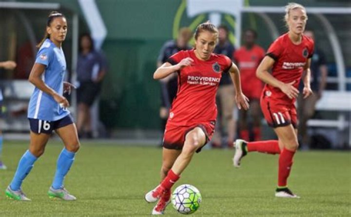ExNWSL players Mana Shim and Sinead Farrelly speak 'I want more