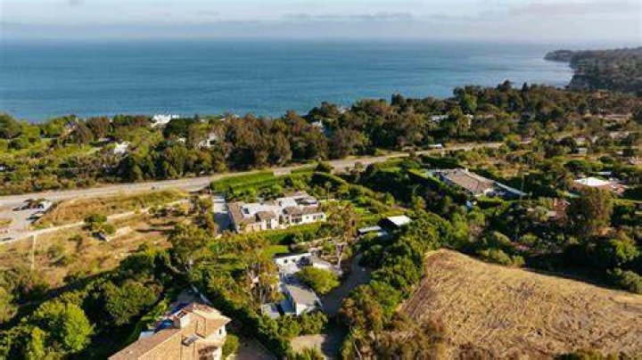 Exploring Shannen Doherty's Malibu House: A Slice Of Coastal Paradise