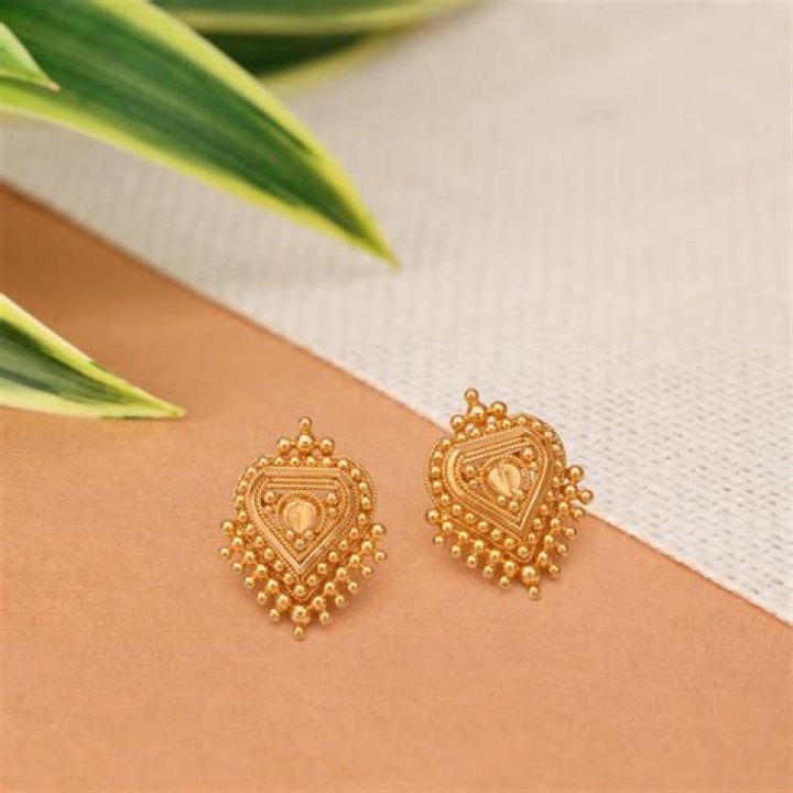 fine gold stud earrings