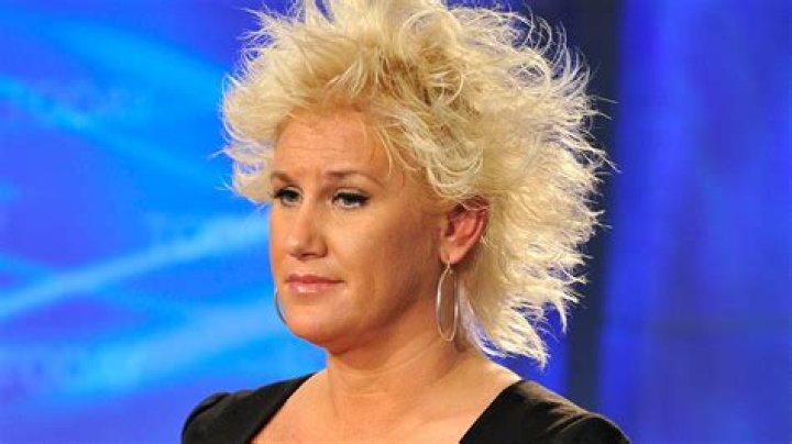 Food Network Star Anne Burrell Is Married to Stuart Claxton