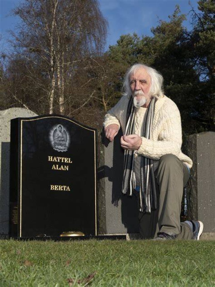 Forfar man heals family rift over gravestone from his estranged wife by