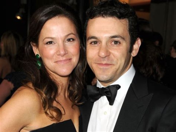 Fred Savage Wife / + body measurements & other facts. Linsa Wall