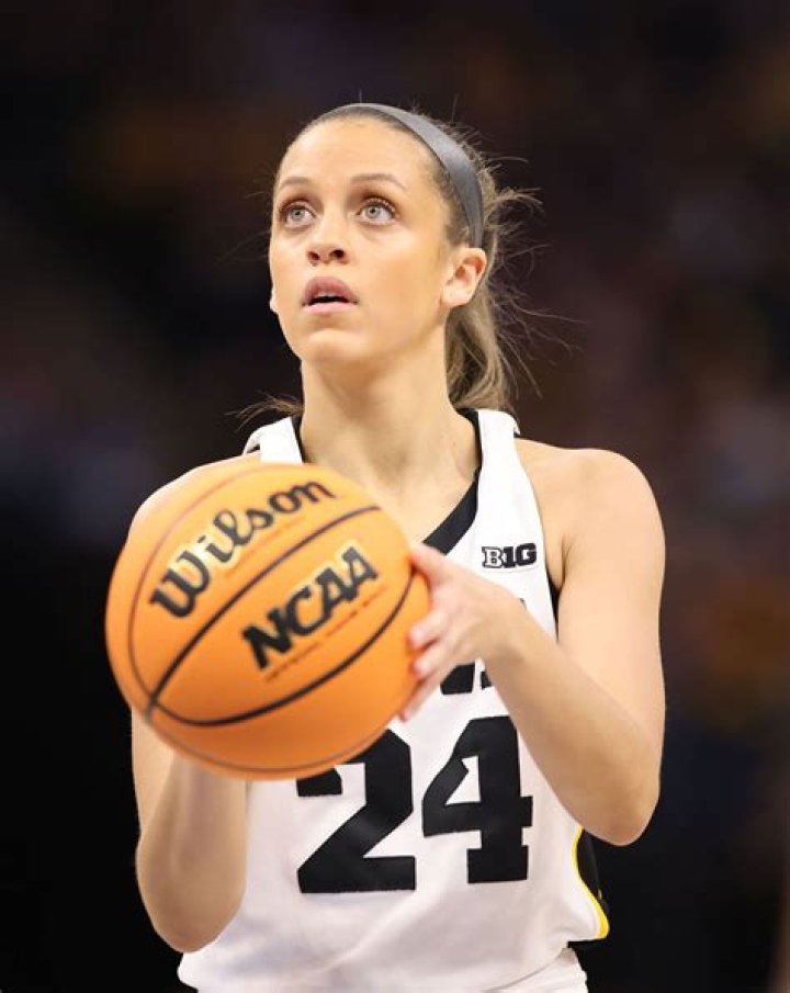 Gabbie Marshall Wikipedia, Parents, Basketball, Iowa Parents, Instagram
