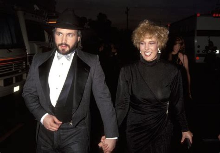 Garth Brooks Lost a Ton of Money to ExWife Sandy Mahl