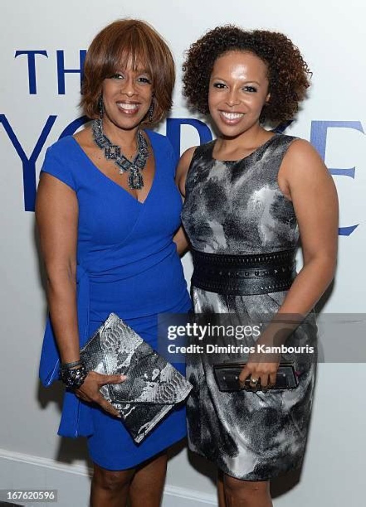 Gayle King and daughter Kirby recreate 1986 family photo