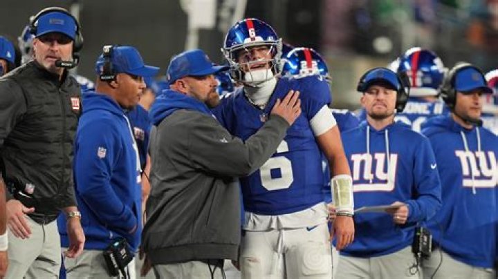 Giants ReSign QB Josh Johnson