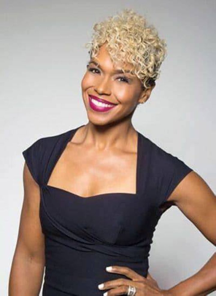 Gillian Iliana Waters Bio, Age, Net Worth, Height, Married, Facts