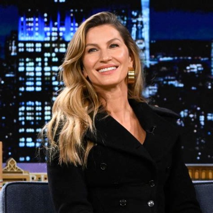 Gisele B&uuml;ndchen Celebrates Her 43rd Birthday with Twin Sister Patricia