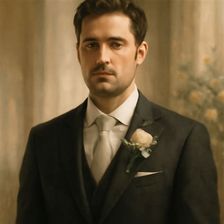 Groom's Attire, Gscone