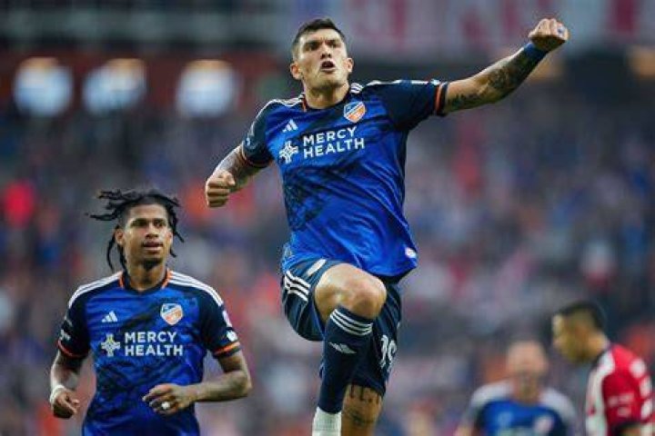 Guadalajara Cincinnati Chivas cae ante Cincinnati con triplete de