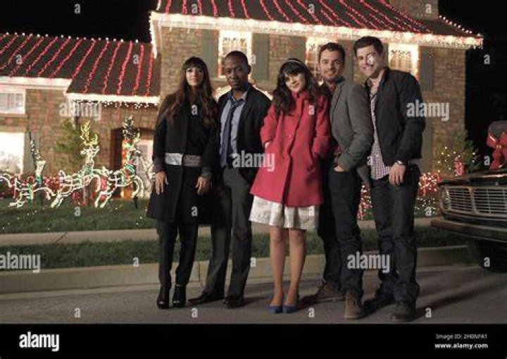 Hannah Simone Bio Know More About Her Boyfriend and Measurements