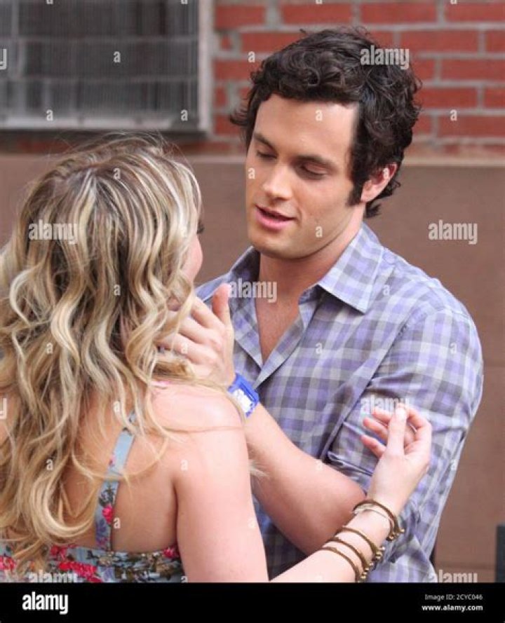 Hilary Duff and Penn Badgley Smooching On the Set Celebrity Gossip