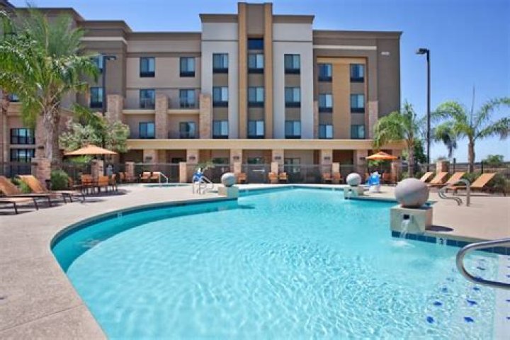 hotels in glendale az near state farm stadium Ezequiel Martindale