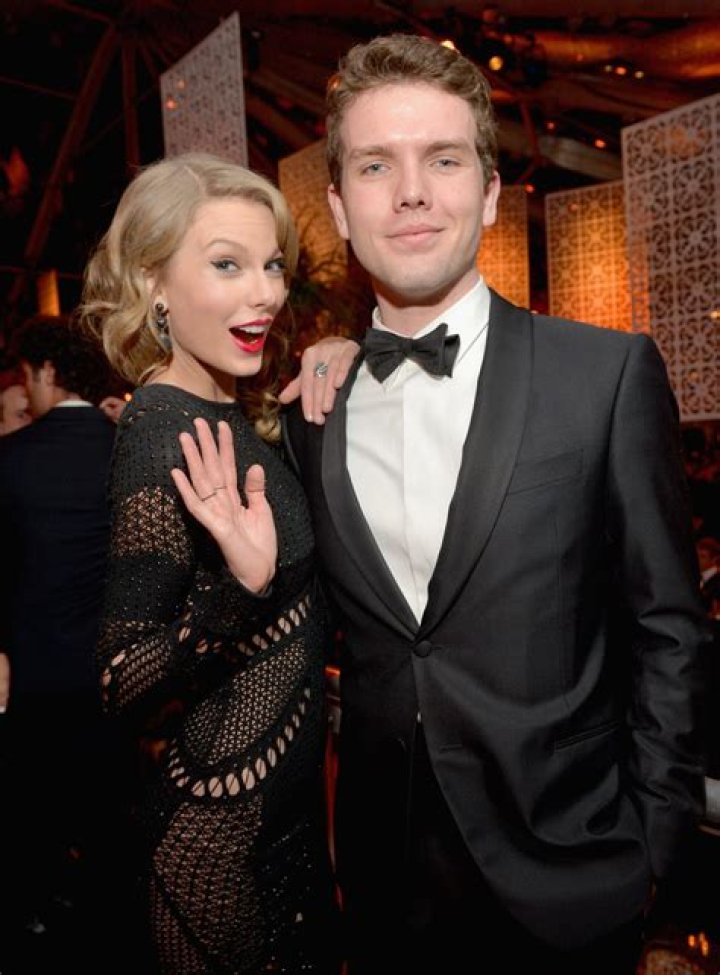 how many siblings does taylor swift have