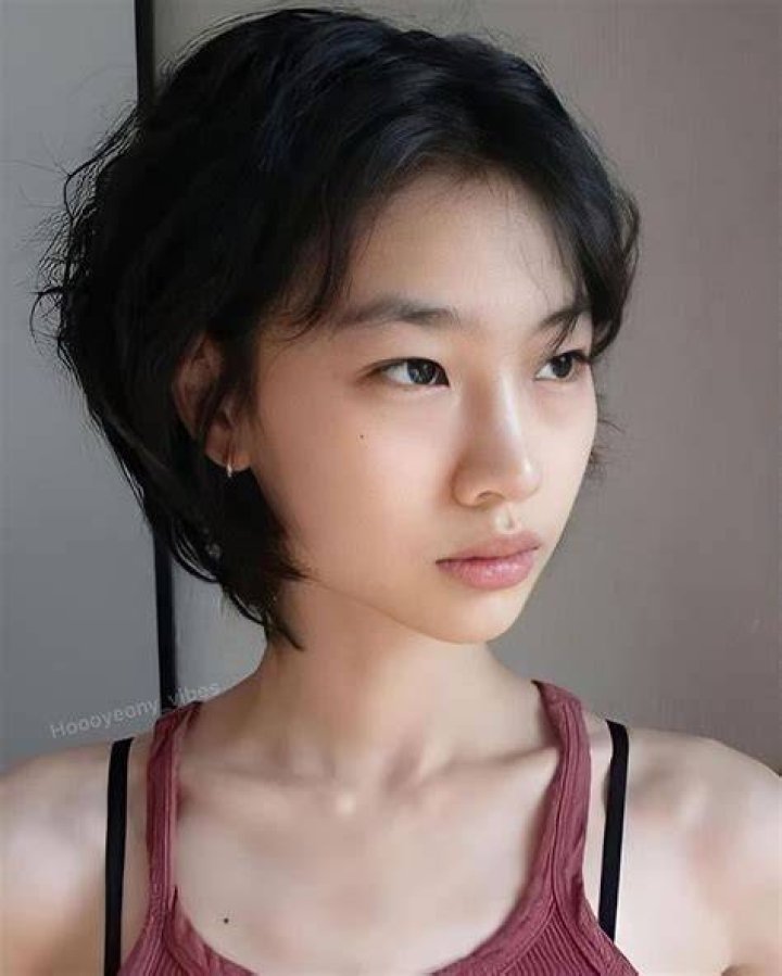 HoYeon Jung&rsquo;s Micro Bangs Haircut POPSUGAR Beauty UK