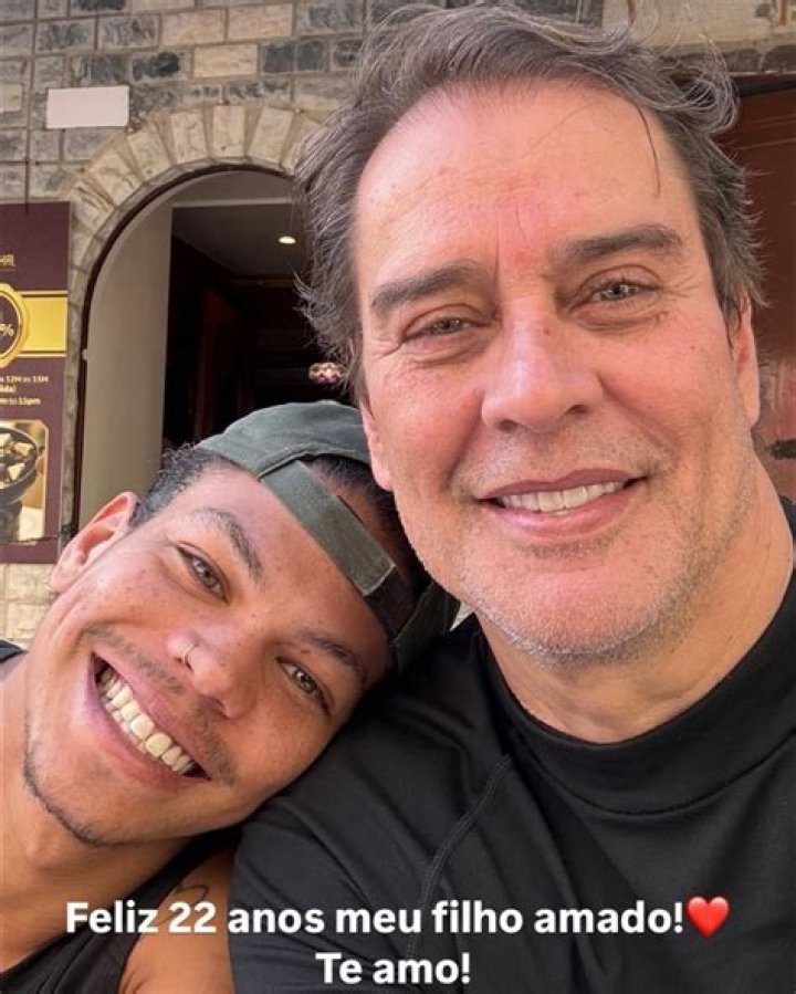 Hulk compartilha foto ao lado de Camila Ângelo e se declara 'Te amo