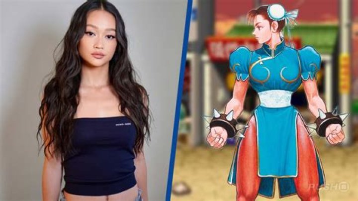 Is chun li wearing pants