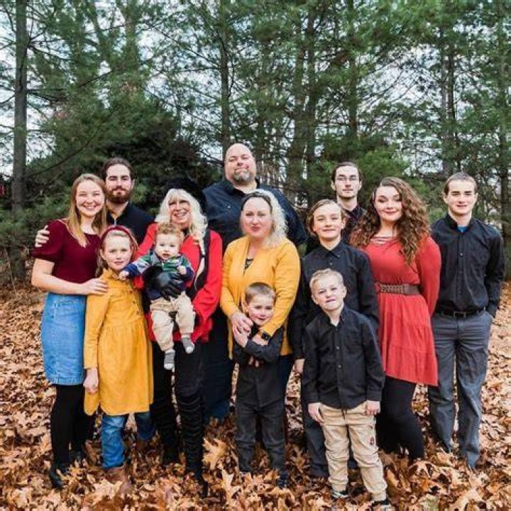 Is Emily Carver A Mother? All About Her Family
