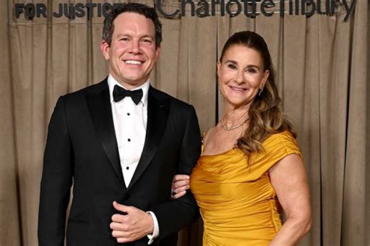 is Josh Gates dating again after divorce? I saw a picture on Facebook