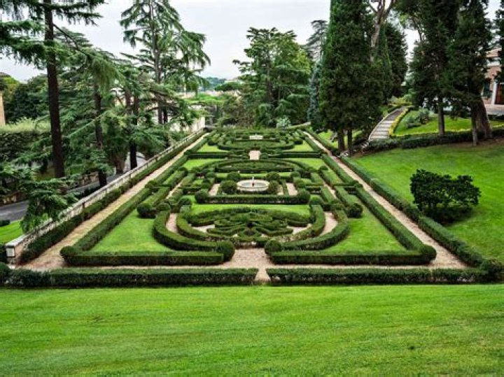 Italian Garden, Renfrew St &, Triumph St, Vancouver, BC V5K 4A5
