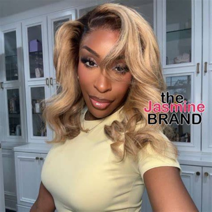 Jackie Aina on Why Beauty Diversity Matters [Video]