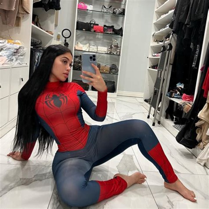 Jailyne Ojeda's Height in cm, Feet and Inches Weight and Body