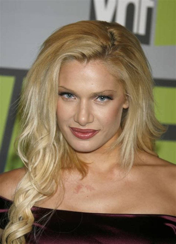 Janelle Pierzina IMDb